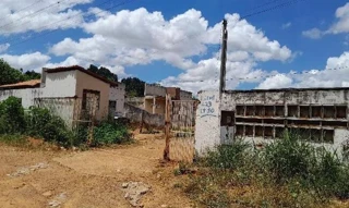Imóvel 2386127 [''] - ['RUA LEME, N. SN, CASA 03, CHACARA 10, QD 29, CHACARAS MARAJOARA, COND RES ANDRADE E SOUZA I - LUZIANIA/GO - cep: 72858135 CONFORME OS ITENS 5.1 Os interessados em participar do leilão deverão fazê-lo via INTERNET e os lances poderão ser ofertados a qualquer momento desde a divulgação dos lotes até o encerramento do evento. O encerramento do período de recebimento de lances para aquisição de cada lote respeitará as regras previstas no site do leiloeiro. 5.1.1 Em caso de di