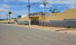 Imóvel 2386073 [''] - ['RUA C, N. SN, CASA 23, CHACARA 08, QUADRA 03, CHACARAS BENVINDA, COND RES GRAN ATLANTIS - VALPARAISO DE GOIAS/GO - cep: 72875160 CONFORME OS ITENS 5.1 Os interessados em participar do leilão deverão fazê-lo via INTERNET e os lances poderão ser ofertados a qualquer momento desde a divulgação dos lotes até o encerramento do evento. O encerramento do período de recebimento de lances para aquisição de cada lote respeitará as regras previstas no site do leiloeiro. 5.1.1 Em cas