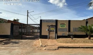 Imóvel 2386078 [''] - ['LOTEAMENTO CHACARAS SANTA MARIA, N. SN, CASA 05, CHACARA 21, QUADRA 02, SETOR NORTE, RES TORONTO - PLANALTINA/GO - cep: 73751590 CONFORME OS ITENS 5.1 Os interessados em participar do leilão deverão fazê-lo via INTERNET e os lances poderão ser ofertados a qualquer momento desde a divulgação dos lotes até o encerramento do evento. O encerramento do período de recebimento de lances para aquisição de cada lote respeitará as regras previstas no site do leiloeiro. 5.1.1 Em cas